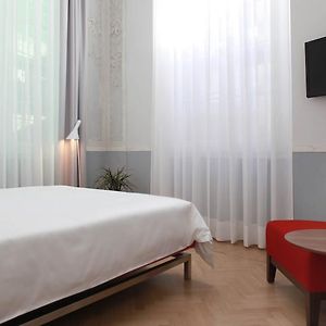 Camera con letto king size